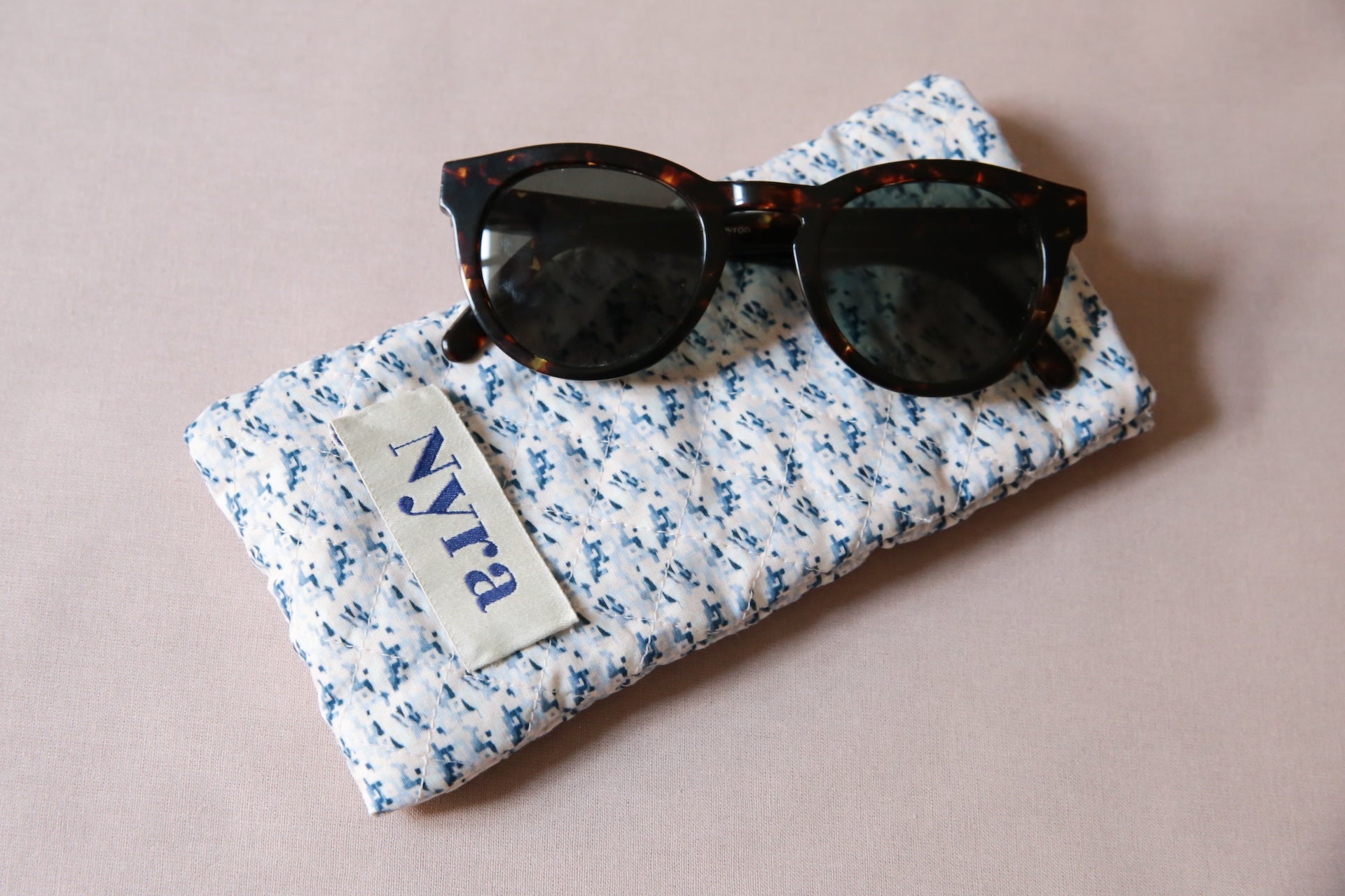 Quilted glasses case online